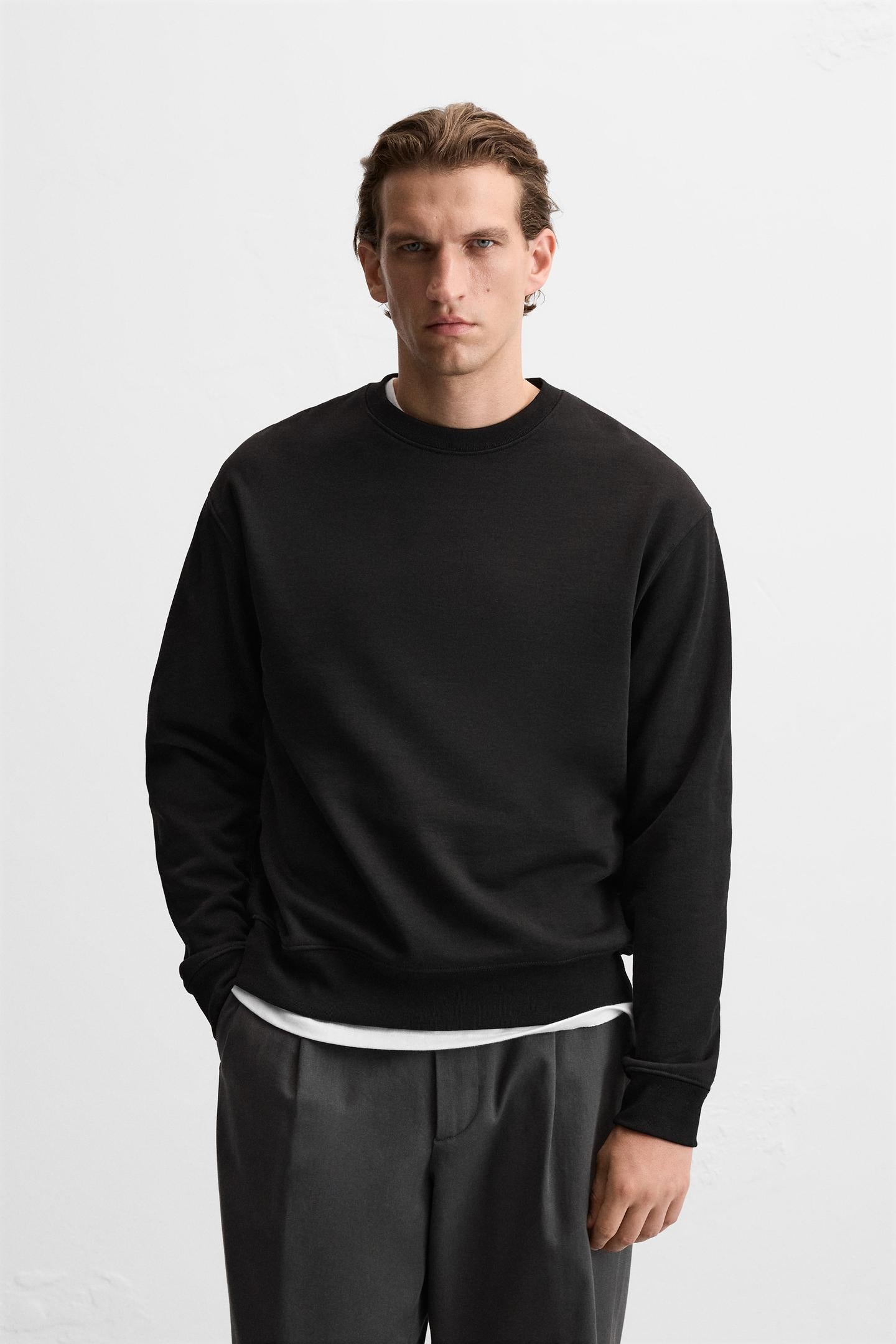 BLACK CREW NECK SWEATSHIRT (ULTRA LUX)