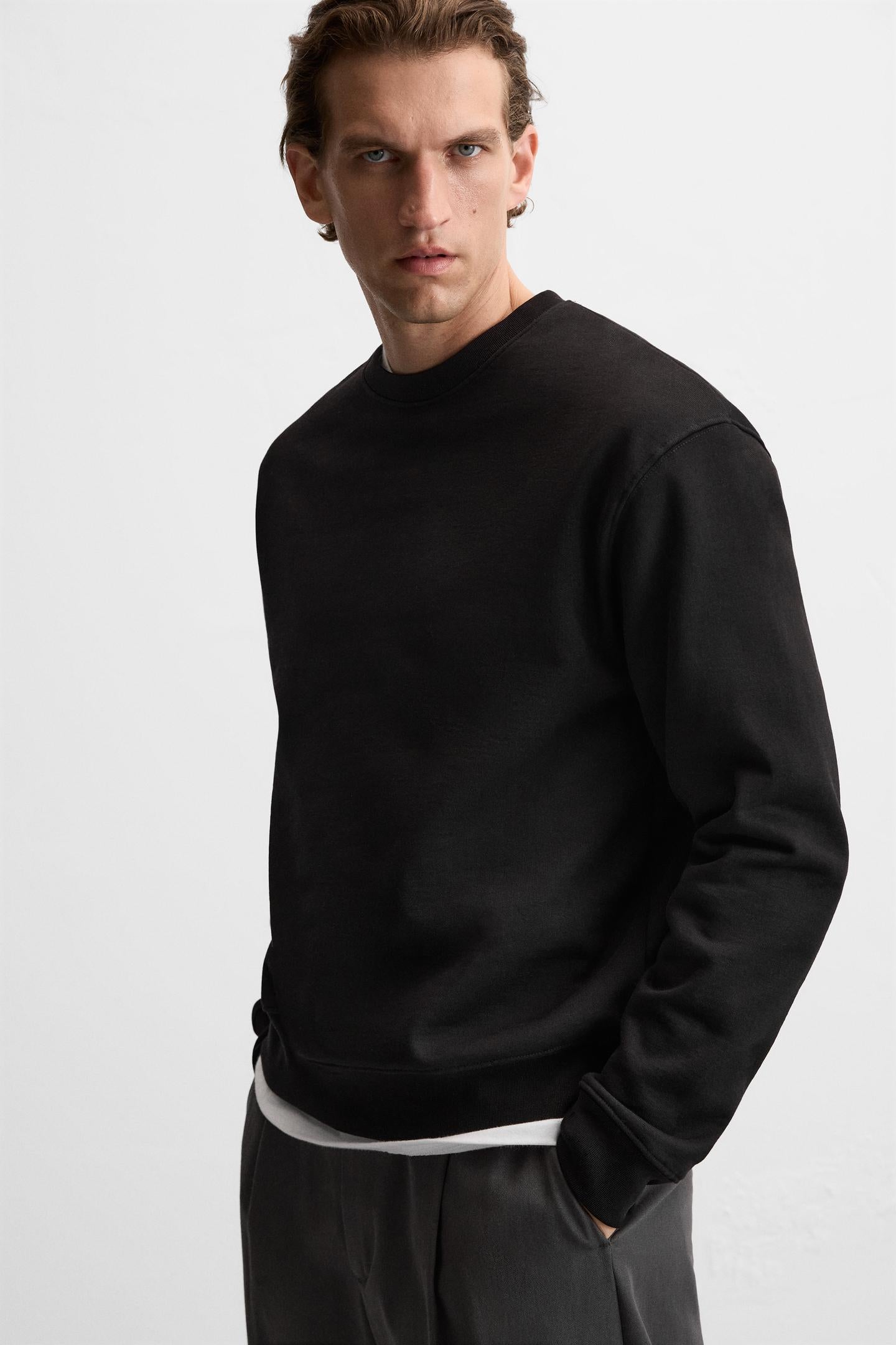 BLACK CREW NECK SWEATSHIRT (ULTRA LUX)